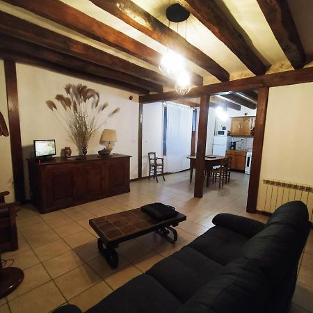 Gite Du Vieux Cedre Ecueille Esterno foto