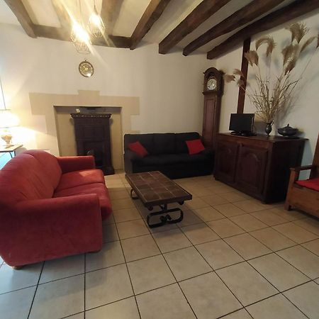 Gite Du Vieux Cedre Ecueille Esterno foto