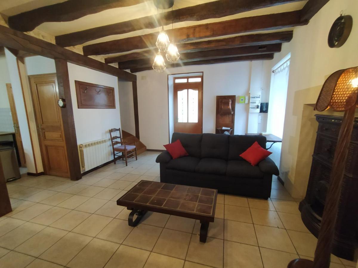 Gite Du Vieux Cedre Ecueille Esterno foto