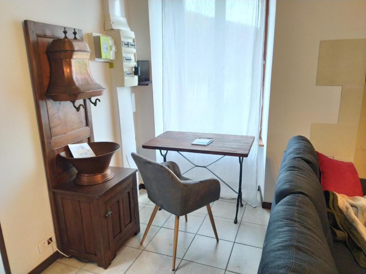 Gite Du Vieux Cedre Ecueille Esterno foto