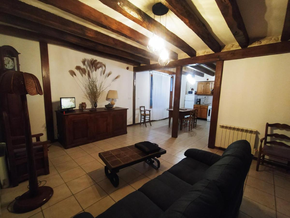 Gite Du Vieux Cedre Ecueille Esterno foto